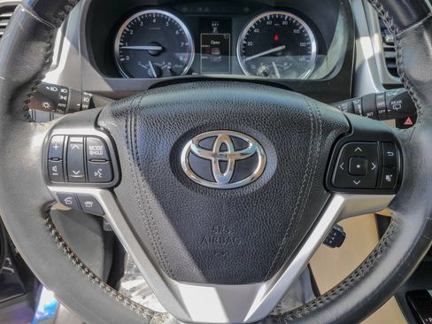 Used 2016 Toyota Highlander XLE AWD/4WD image 27
