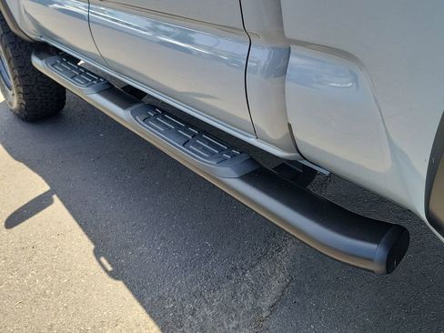 Used 2019 Toyota Tacoma TRD Off-Road w/ Technology Package AWD/4WD image 33