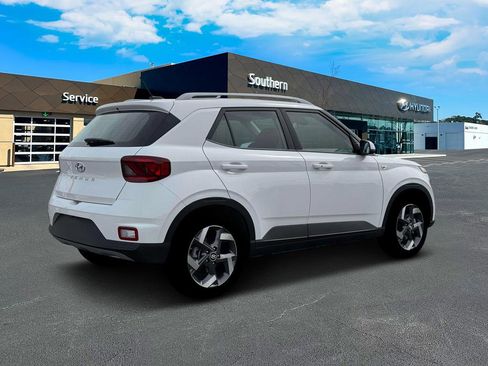 New 2026 Hyundai Venue SEL image 9