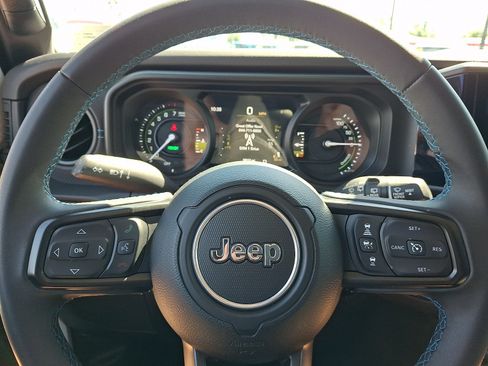 Used 2024 Jeep Wrangler Unlimited Rubicon 4xe AWD/4WD image 17