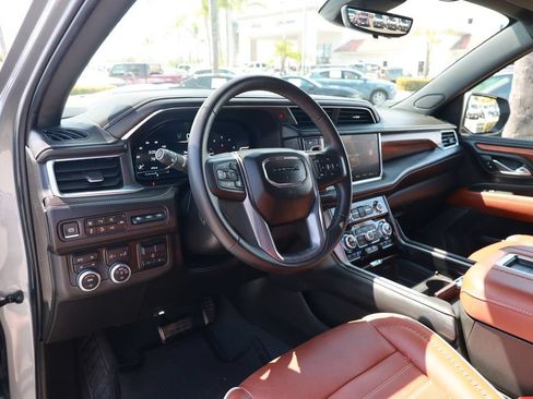 Used 2023 GMC Yukon Denali Ultimate AWD/4WD image 18