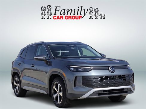 New 2026 Volkswagen Tiguan SE image 2