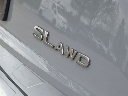 Used 2024 Nissan Rogue SL AWD/4WD image 8