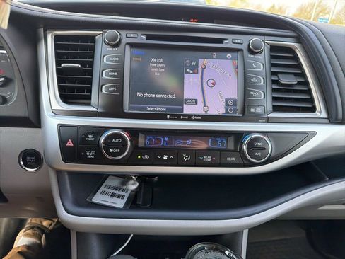Used 2018 Toyota Highlander XLE AWD/4WD image 5