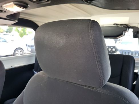 Used 2015 Jeep Wrangler Sport AWD/4WD image 13