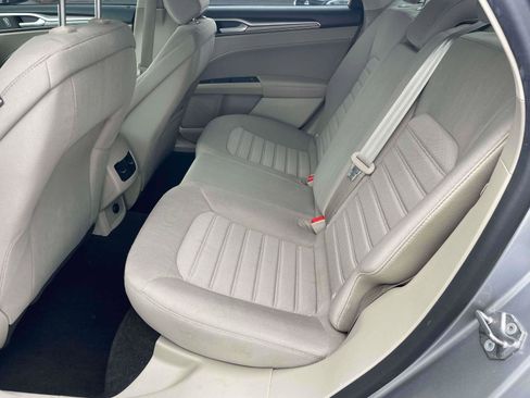 Used 2020 Ford Fusion SE w/ Fleet SE Value Package FWD image 6