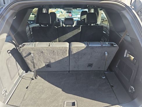 Used 2025 Ford Explorer ST-Line w/ ST-Line Street Pack image 14