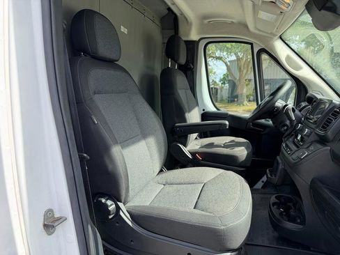 Used 2025 RAM ProMaster 2500 w/ Convenience Group image 10
