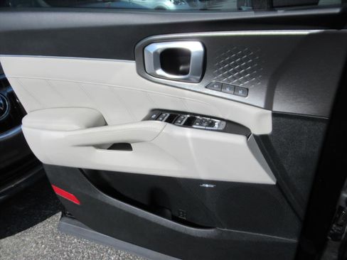 Used 2023 Kia Sorento SX Prestige image 27