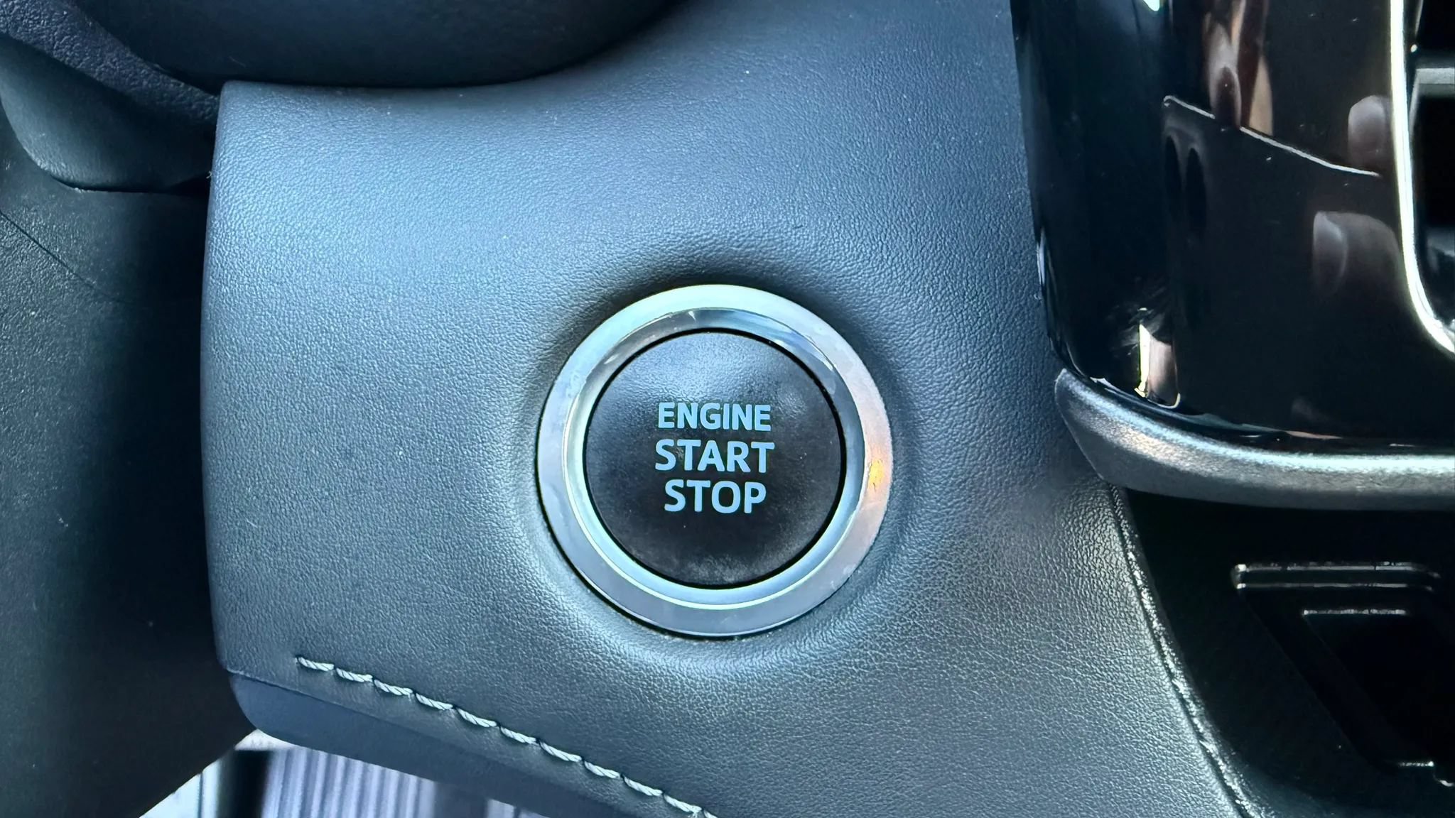 Used 2020 Toyota Highlander L AWD/4WD image 18