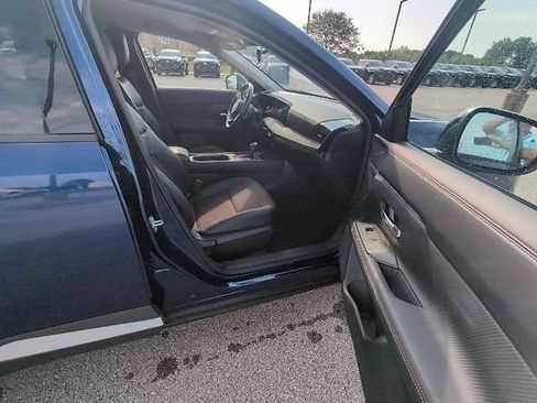Used 2025 Nissan Kicks SR FWD image 3