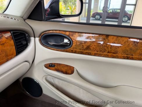Used 1999 Jaguar XJ8 L RWD image 58