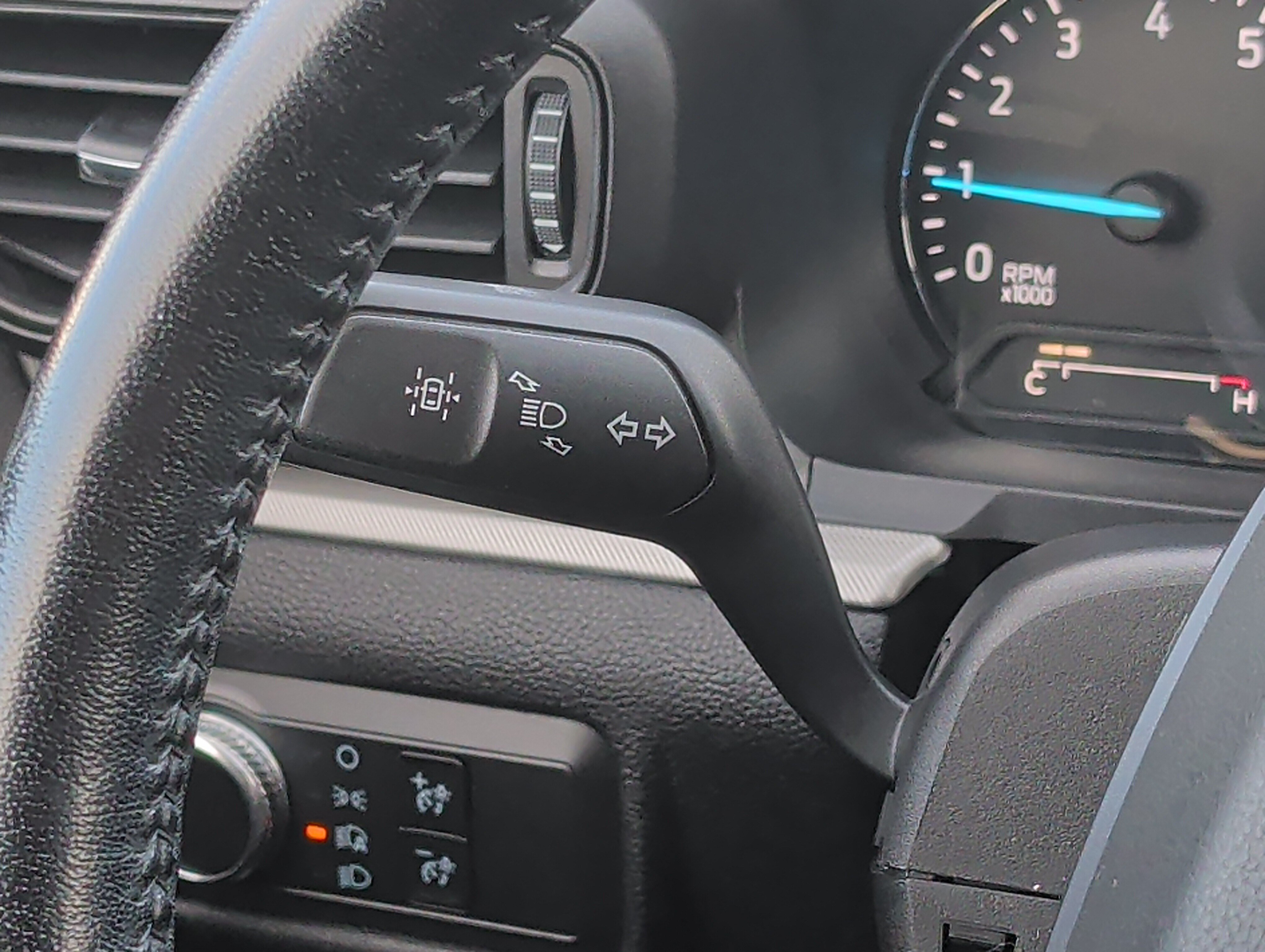 Used 2020 Ford Explorer XLT AWD/4WD image 29