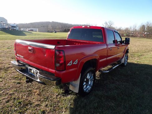 Used 2006 Chevrolet Silverado 2500 LT w/ Heavy-Duty Power Package image 7
