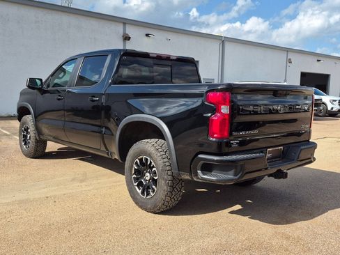 Used 2023 Chevrolet Silverado 1500 ZR2 w/ Technology Package AWD/4WD image 3