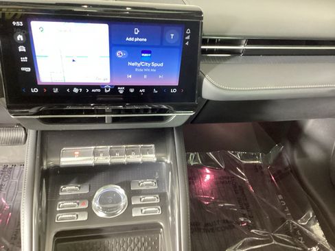 Used 2025 Lincoln Nautilus Reserve AWD/4WD image 27