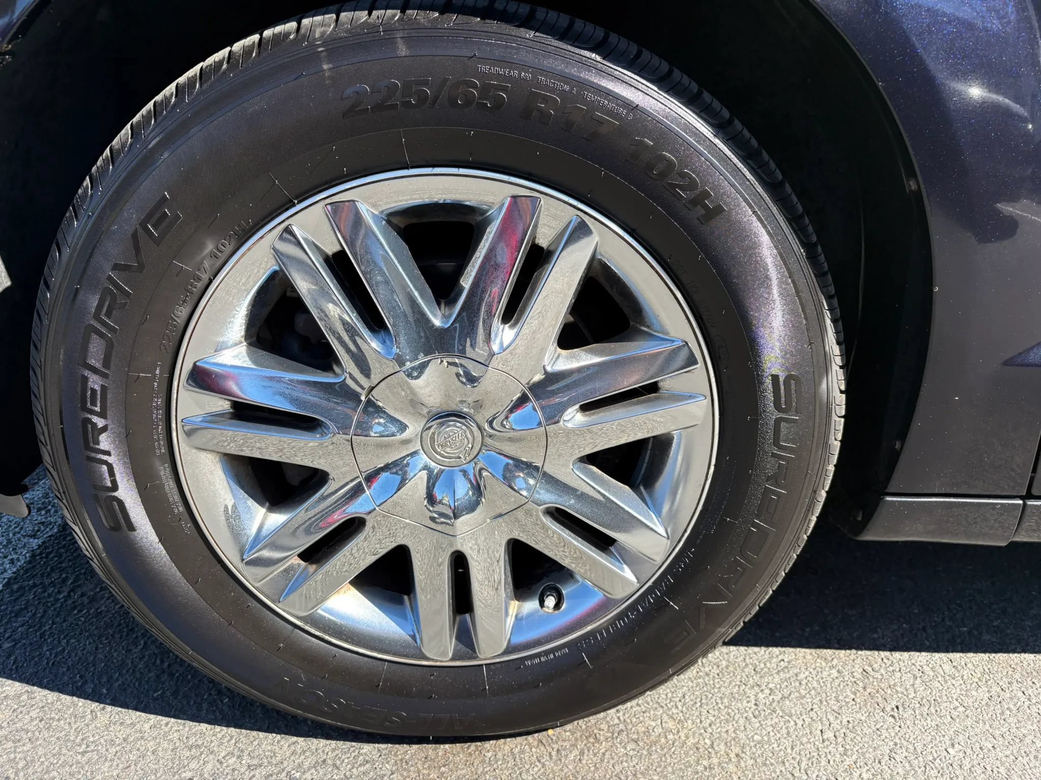 Used 2010 Chrysler Town & Country Limited w/ Entertainment Group #3 FWD image 25