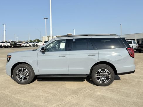 New 2025 Ford Expedition Active image 8