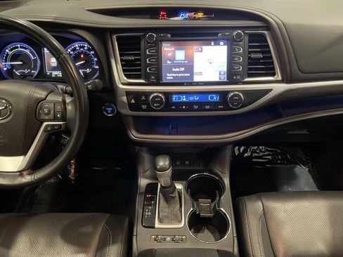 Used 2018 Toyota Highlander Limited image 18
