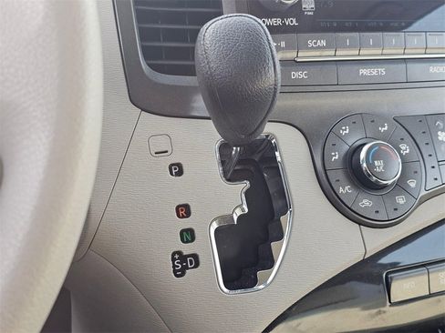 Used 2012 Toyota Sienna LE w/ Towing Pkg image 62