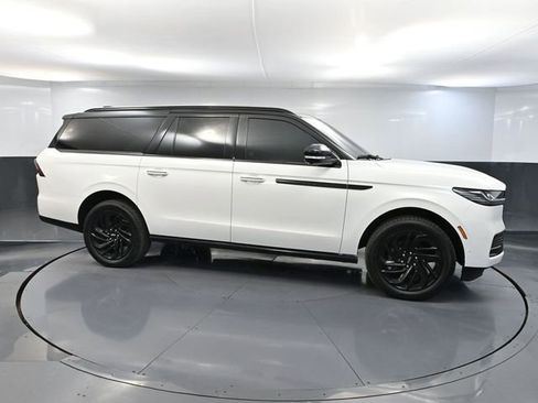 Used 2025 Lincoln Navigator L Reserve AWD/4WD image 4