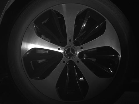 Used 2025 Mercedes-Benz GLB 250 4MATIC image 12