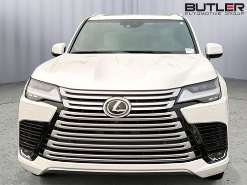 Used 2024 Lexus LX 600 4WD w/ Luxury Package image 3