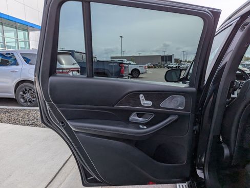 Used 2021 Mercedes-Benz GLS 450 4MATIC image 31