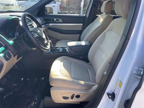 Used 2016 Ford Explorer XLT image 9