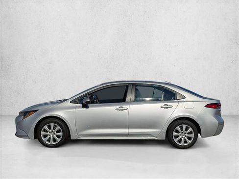 Used 2022 Toyota Corolla LE image 9