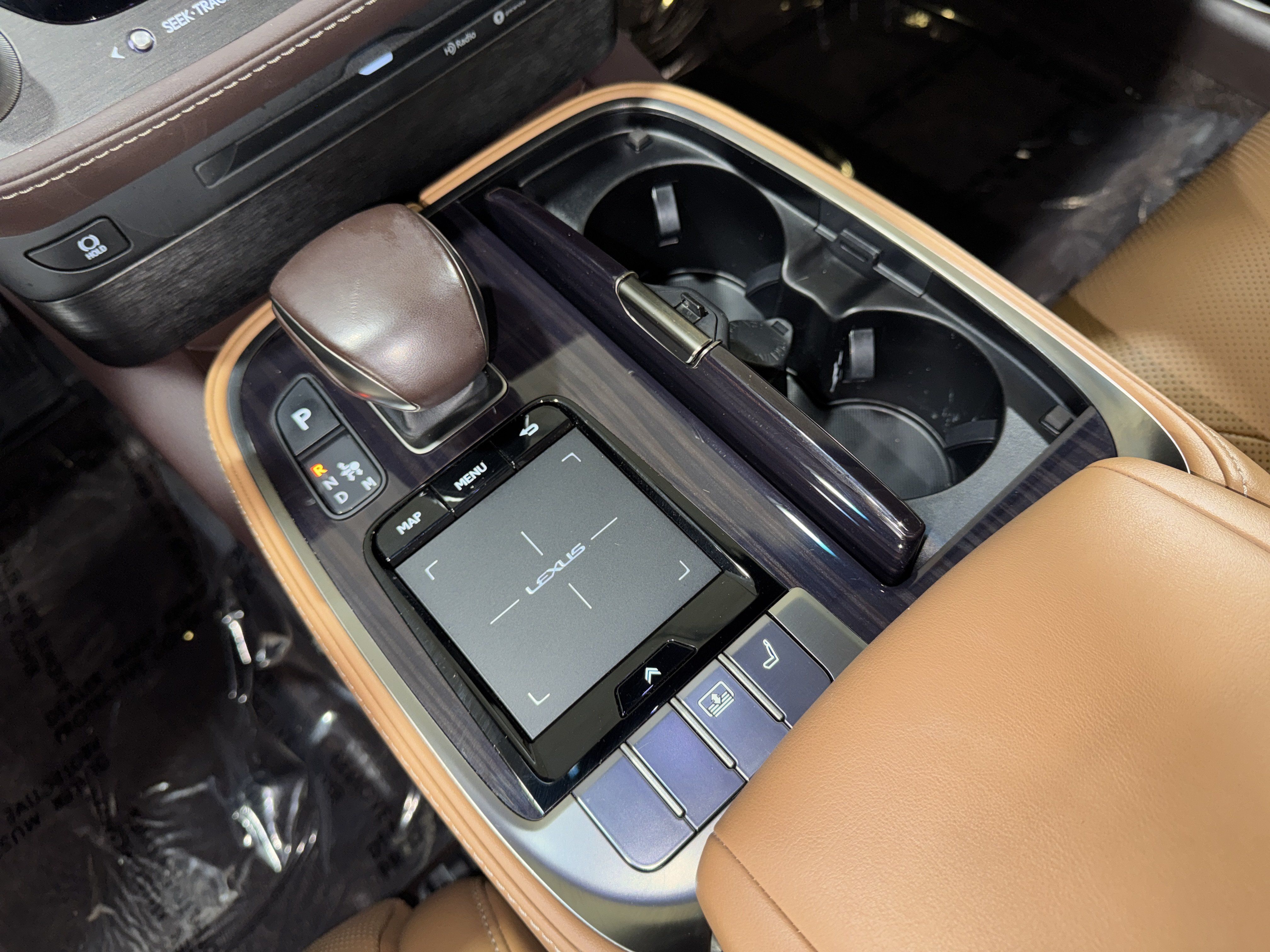 Used 2019 Lexus LS 500 w/ Accessory Package (Z2) RWD image 28