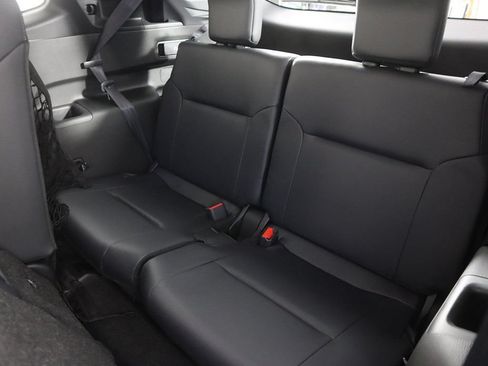 Used 2024 Mitsubishi Outlander SE AWD/4WD image 35