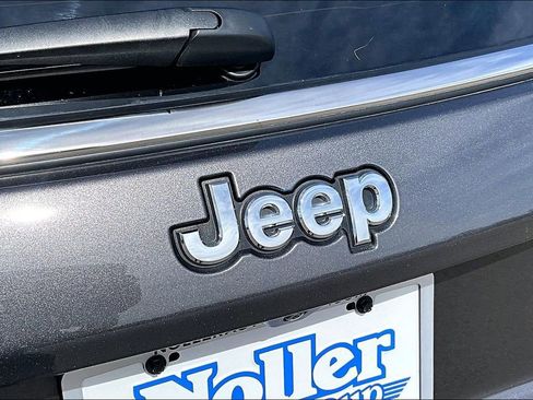 Used 2022 Jeep Compass Limited image 8