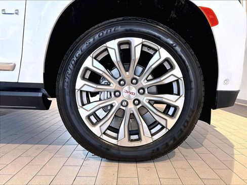 Used 2023 GMC Yukon XL Denali w/ Advanced Technology Package AWD/4WD image 14