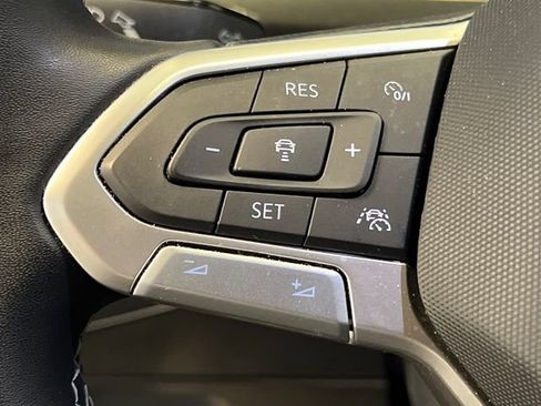 Certified 2023 Volkswagen Tiguan SE R-Line FWD image 20