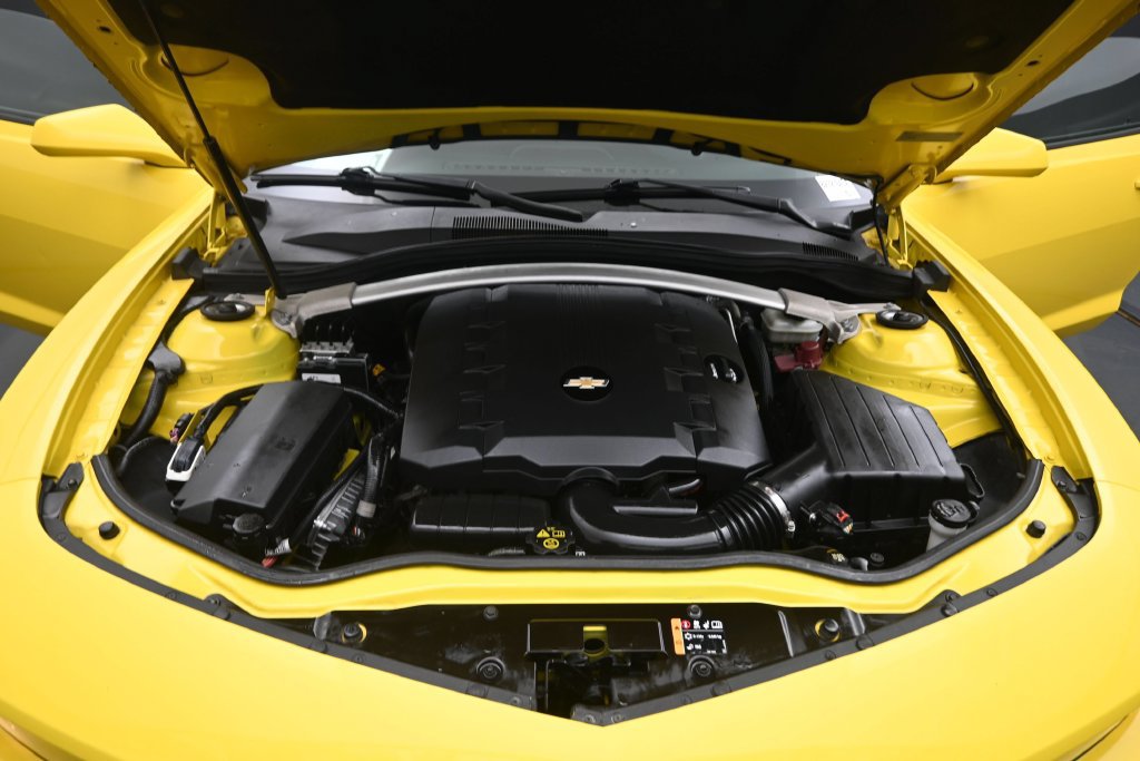 Used 2015 Chevrolet Camaro LT RWD image 38