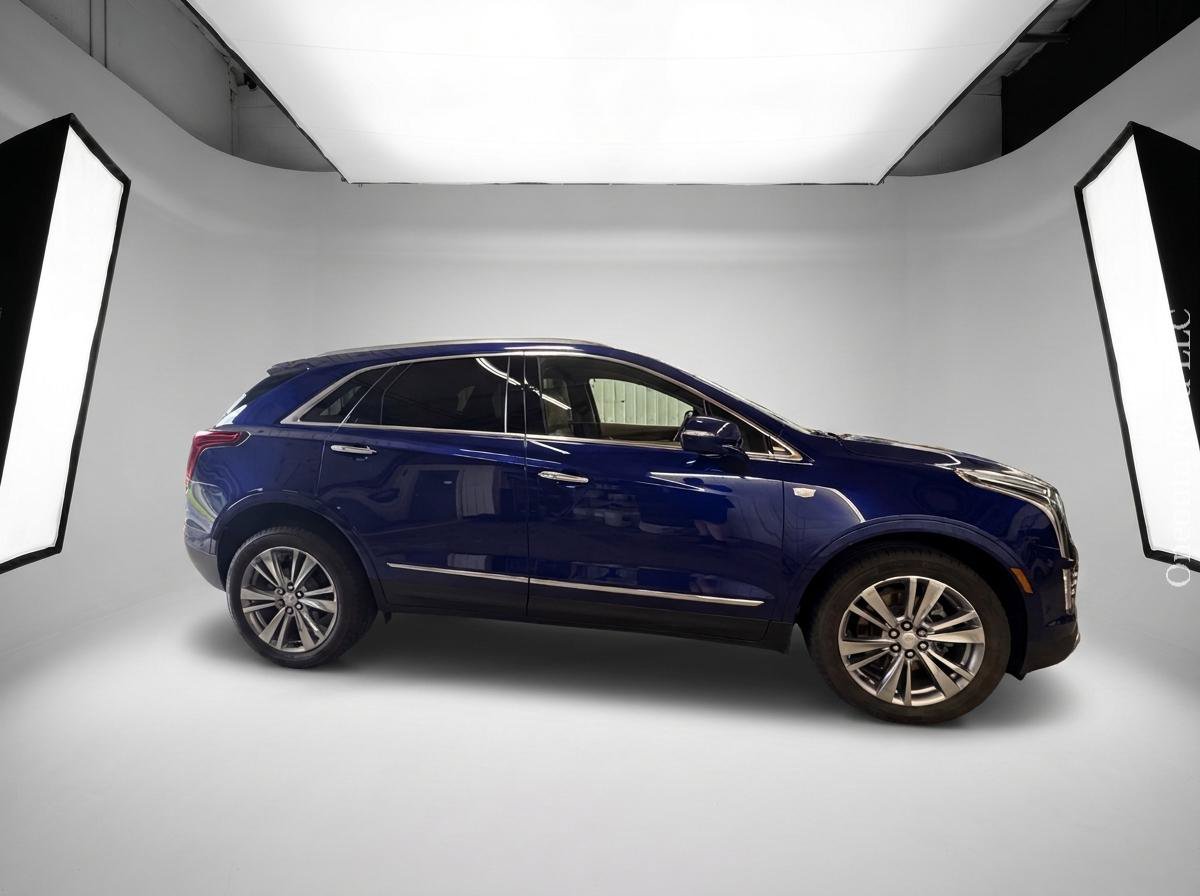 Used 2023 Cadillac XT5 Premium Luxury w/ Platinum Package AWD/4WD image 2