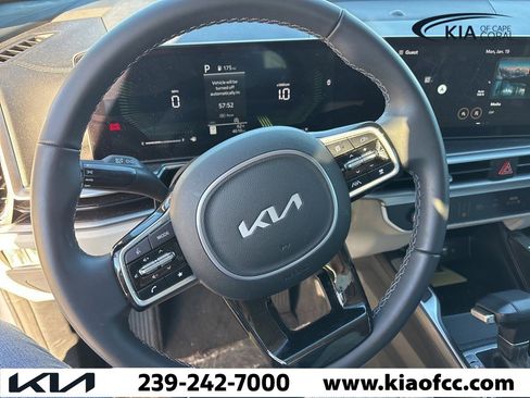 Certified 2025 Kia Sorento S w/ Panoramic Sunroof Package image 12