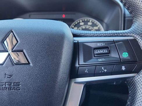 Used 2024 Mitsubishi Outlander SE image 41