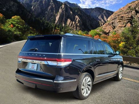 Used 2023 Lincoln Navigator L Reserve AWD/4WD image 3