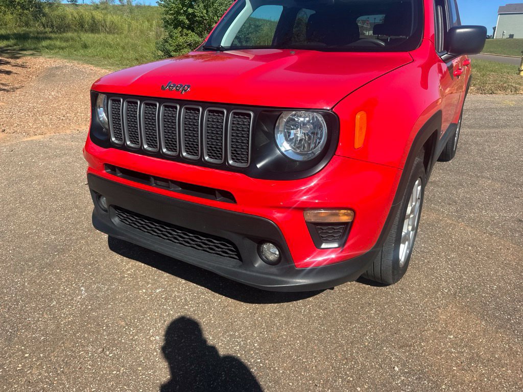 Certified 2022 Jeep Renegade Latitude w/ Sun/Sound Group AWD/4WD image 2