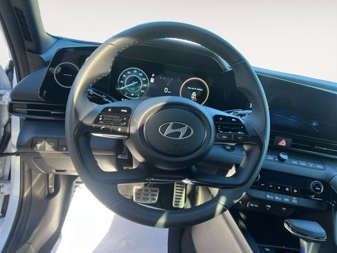 Certified 2025 Hyundai Elantra SEL FWD image 12