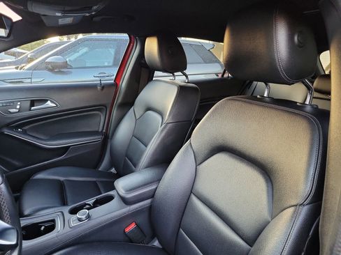 Used 2018 Mercedes-Benz GLA 250 image 13