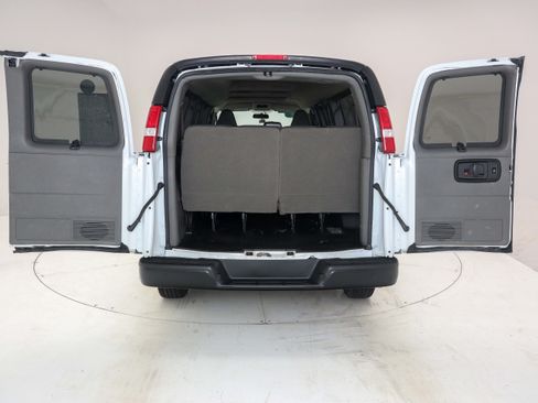 Used 2017 Chevrolet Express 3500 LS RWD image 10