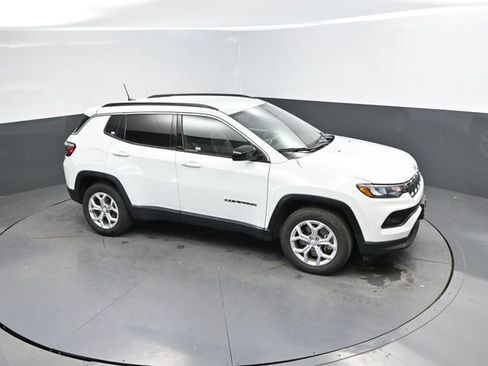 Used 2024 Jeep Compass Latitude AWD/4WD image 35