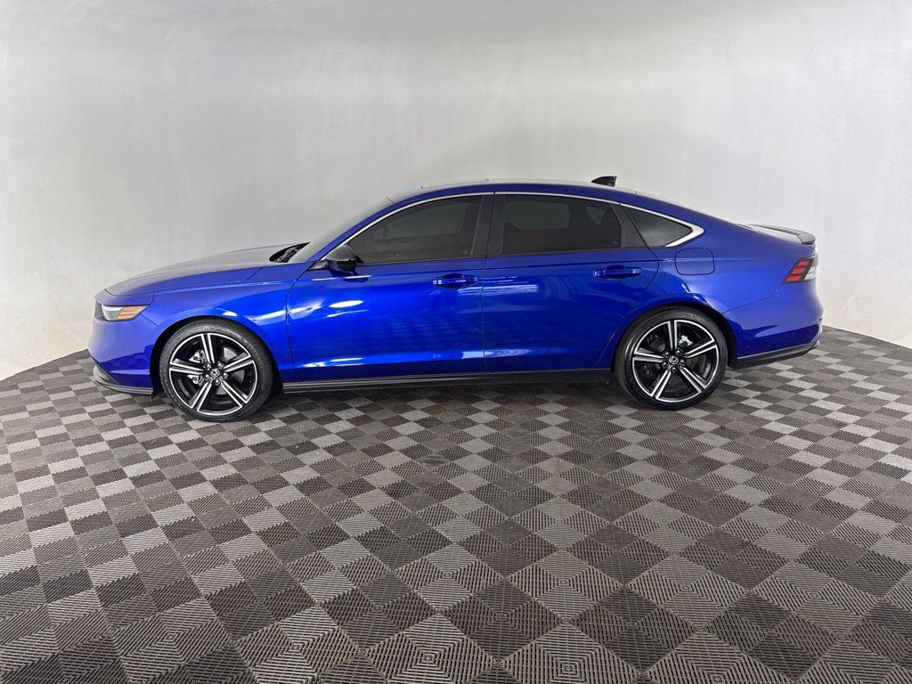 Used 2025 Honda Accord Sport image 9