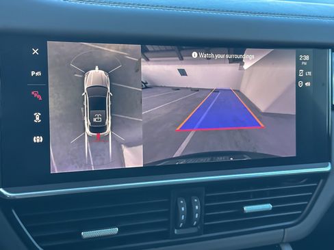 Used 2023 Porsche Cayenne Platinum Edition image 19