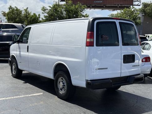 Used 2005 Chevrolet Express 2500 RWD image 3