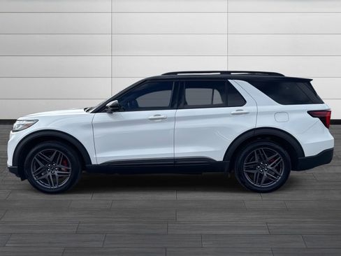 Used 2025 Ford Explorer ST image 7