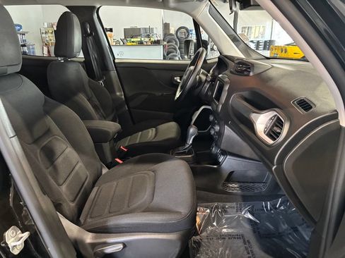 Used 2020 Jeep Renegade Latitude w/ Cold Weather Group AWD/4WD image 19